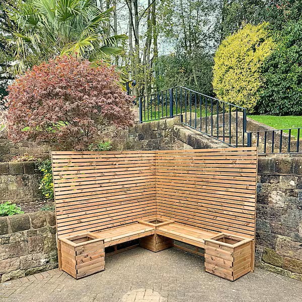 CORNER PLANTER SET WITH TRELLIS