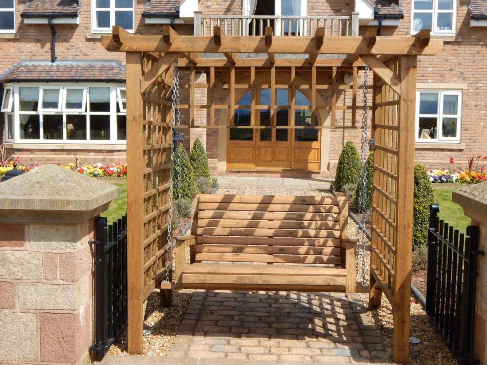 TRELLIS SWING